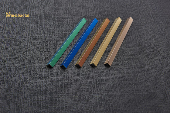 20 มม ความกว้าง PVD สีเคลือบกันนิ้วมือพิมพ์สแตนเลส Tile Trim L Profile สําหรับตกแต่งผนัง