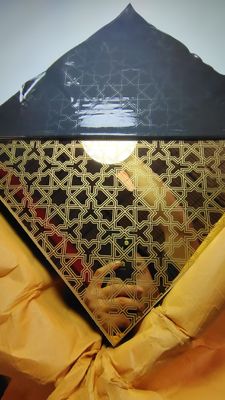 แผ่นสแตนเลสลายกระจกทองคำหนา 1.0 มม. ขนาด 1219x2438 มม. แผ่นตกแต่ง