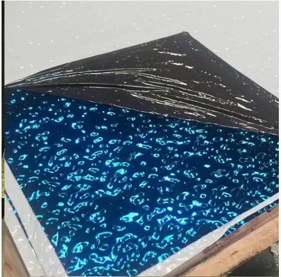 0.65 มม ความหนา PVD สีเคลือบน้ําคลื่นแผ่นสแตนเลสใน 1219x2438 มม ขนาดสําหรับการออกแบบภายในและสถาปัตยกรรม