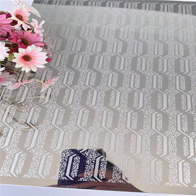 ราคาดี 8K Mirror Silver Etched 304 สแตนเลส โลหะกระดาษหนา 0.95MM สําหรับการใช้งานเพดานและผนัง ออนไลน์